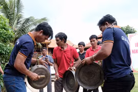 Trao chứng nhận cho 23 học viên lớp truyền dạy văn hóa phi vật thể