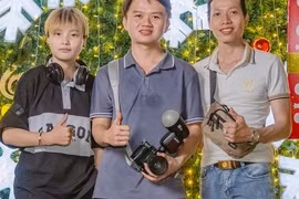 Chàng trai chụp ảnh Giáng sinh miễn phí cho người dân quê nhà