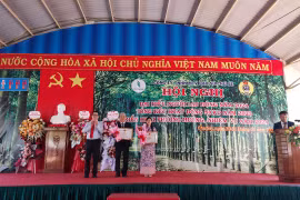 Phấn đấu xuất khẩu 300 tấn mủ cao su