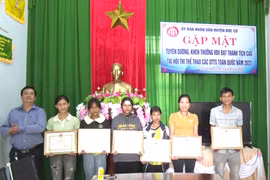 Đức Cơ khen thưởng 6 vận động viên đạt thành tích cao