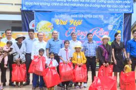 Hơn 1.400 trẻ em xã Chư Đang Ya “Vui hội trăng rằm”