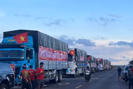 10 chuyến xe chở gần 200 tấn hàng của Gia Lai, Kon Tum lăn bánh hướng về đồng bào miền Bắc