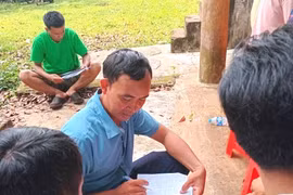 Nông dân Chư Păh tích cực cài đặt ứng dụng App Nông dân Việt Nam