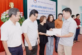 Làm báo bằng điện thoại thông minh liệu có khó?