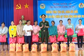 Công ty 75 tặng quà, khám sức khỏe cho đoàn viên, người lao động có hoàn cảnh khó khăn