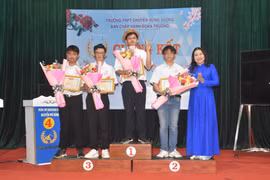 Trường THPT chuyên Hùng Vương thi chung kết "Đường lên đỉnh Olympia"