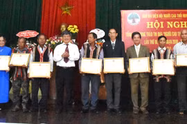 Chư Păh khen thưởng 36 người cao tuổi làm kinh tế giỏi