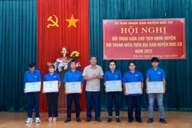 Đoàn viên, thanh niên đối thoại với Chủ tịch UBND huyện Đức Cơ