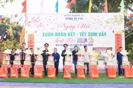 Công ty 715 trao gần 600 suất quà Tết cho công nhân, gia đình chính sách và người dân biên giới