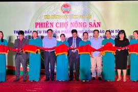 Khai mạc phiên chợ nông sản vùng đồng bào dân tộc thiểu số tại huyện Chư Păh