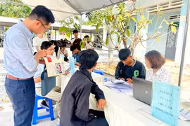 Kông Chro: Gần 200 lao động và học sinh tham gia phiên giao dịch việc làm