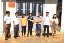 Tập đoàn Hoàng Anh Gia Lai hỗ trợ Đak Đoa 4 tỉ đồng xây nhà “Đại đoàn kết”