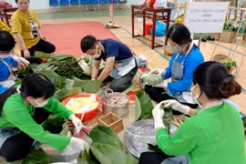  Trường THPT Chuyên Hùng Vương giành giải nhất Hội thi gói, nấu bánh chưng Xuân Giáp Thìn 2024