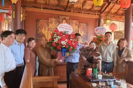 Lãnh đạo huyện Đak Đoa thăm, chúc mừng cơ sở Phật giáo nhân dịp Đại lễ Phật đản 2024, Phật lịch 2568