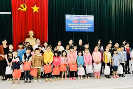 Phường Yên Thế trao quà Tết Trung thu cho trẻ em khuyết tật, mồ côi