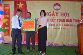 Phó Chủ tịch UBND tỉnh Nguyễn Thị Thanh Lịch dự Ngày hội Đại đoàn kết tại thôn An Thượng 3