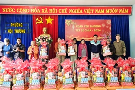 TP. Pleiku: Trao 170 suất quà cho hộ nghèo, gia đình khó khăn 