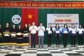 Gia Lai: Hơn 500 học sinh tham gia tư vấn tuyển sinh, đăng ký vào Học viện Hải quân