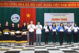 Gia Lai: Hơn 500 học sinh tham gia tư vấn tuyển sinh, đăng ký vào Học viện Hải quân