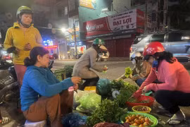 Lặng lẽ mưu sinh tối 30 Tết 