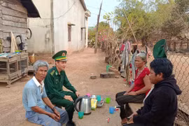 Xông đất ngôi làng mới thành lập ở xã biên giới Ia Mơr