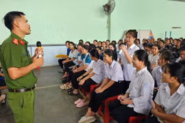 Pleiku: 432 giáo viên, học sinh tham gia ngoại khóa về an ninh học đường, an toàn giao thông