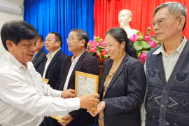 Pleiku: Khen thưởng 22 tập thể, cá nhân có thành tích trong công tác Mặt trận 