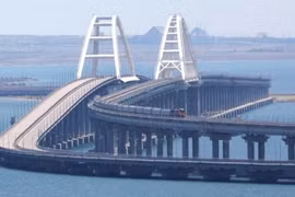 Nga thông báo cầu Crimea đã sửa chữa xong, phương tiện lưu thông bình thường