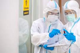 Các nước ASEAN cảnh báo người dân về sự trở lại của Covid-19