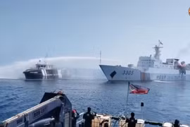 Động thái mới của Trung Quốc ở bãi cạn Scarborough khi Manila tập trận chung với Mỹ, Canada và Úc