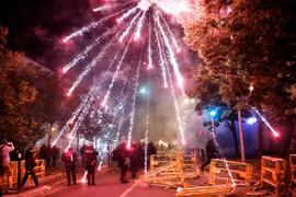 Hơn 870 người bị bắt, 492 tòa nhà hư hại và hàng ngàn phương tiện bị đốt cháy trong cuộc biểu tình ở Pháp