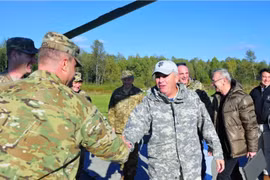 Sau gói viện trợ trị giá 61 tỷ USD, Mỹ đưa thêm cố vấn hỗ trợ Ukraine