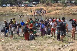 Thái Lan lập 2 lán trại để người dân Myanmar lánh nạn chiến sự 