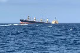 Tàu Rubymar của Anh bị Houthi tấn công đã chìm sau nhiều ngày lênh đênh trên biển