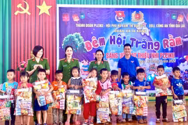 Tặng 100 suất quà Trung thu cho thiếu nhi xã Ia Kênh