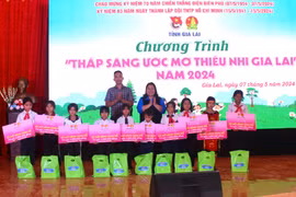 Chương trình “Thắp sáng ước mơ thiếu nhi Gia Lai” tại xã Ia Lang