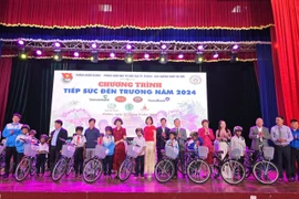 Trao 173 suất học bổng, 20 xe đạp cho học sinh vượt khó học giỏi ở TP. Pleiku