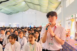 Gia Lai: Tư vấn tuyển sinh, hướng nghiệp cho gần 500 học sinh Trường THPT Hoàng Hoa Thám