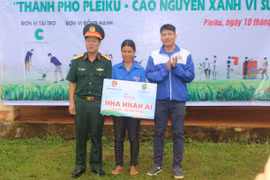 Thành Đoàn Pleiku và Đoàn Thanh niên Công an tỉnh trồng 6.000 cây xanh tại xã Gào