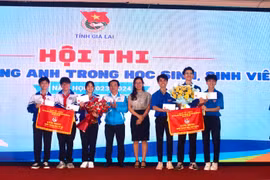 Đội thi huyện Đức Cơ và thị xã Ayun Pa đạt giải nhất Hội thi Olympic Tiếng Anh trong học sinh-sinh viên