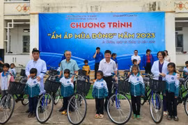 Tổ chức chương trình “Ấm áp mùa đông” tại xã Ia Kdăm