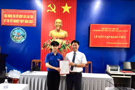 Chư Sê: 16 đoàn viên ưu tú là học sinh được kết nạp Đảng