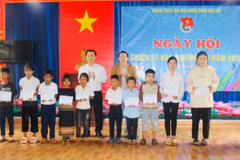 Ngày hội chiến sĩ “Hoa phượng đỏ” tại xã Chư Á