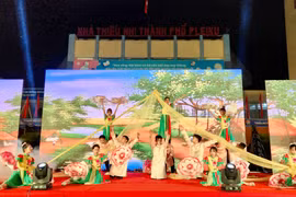 Thành Đoàn tổ chức văn nghệ “mừng Đảng quang vinh-mừng xuân Quý Mão”