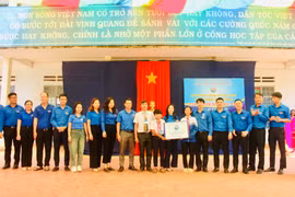 Bàn giao công trình “Thư viện cho em” tại Trường THCS Nguyễn Đình Chiểu