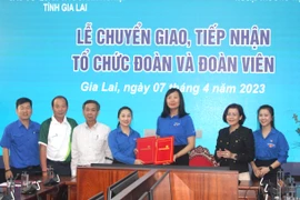 Chuyển giao 2 tổ chức Đoàn và 135 đoàn viên về Đoàn Thanh niên Vietcombank Việt Nam 