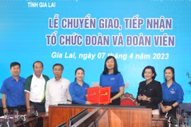Chuyển giao 2 tổ chức Đoàn và 135 đoàn viên về Đoàn Thanh niên Vietcombank Việt Nam 