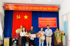 Chư Prông: Tặng giấy khen cho 2 thanh niên dũng cảm cứu người đuối nước