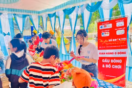 Nhóm từ thiện Fly To Sky tổ chức hành trình “Tôi yêu Tổ quốc tôi” tại huyện Chư Pưh