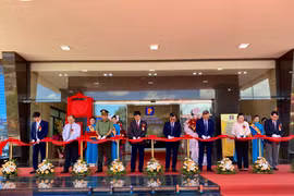 Nghi thức cắt băng Khánh thành trụ sở Công ty TNHH một thành viên Xăng dầu Bắc Tây Nguyên. Ảnh Hà Duy